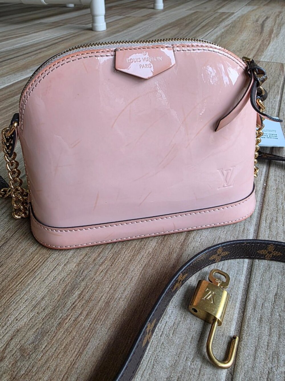 Louis Vuitton MIni Alma Light Rose Pink Vernis Shoulder Handbag